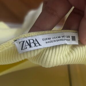 Baby yellow shirt with frilly sleeves